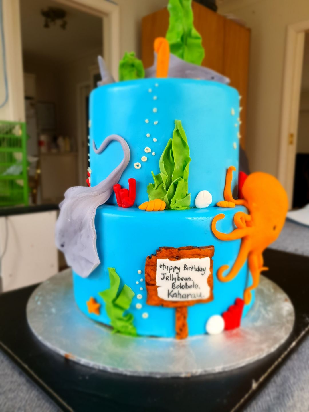 2_tier_under_the_sea_cake.jpg
